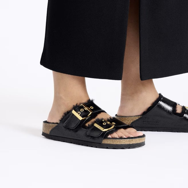 
                      
                        Arizona Shearling : Naplak Black
                      
                    