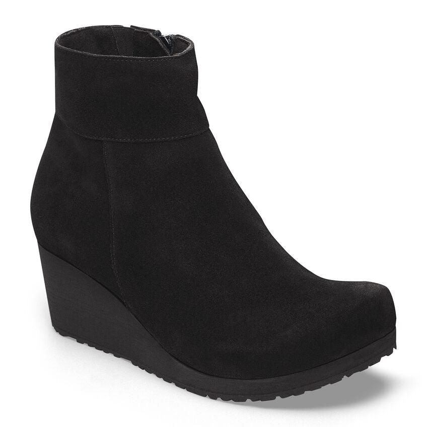 
                      
                        Ebba : Black Suede
                      
                    
