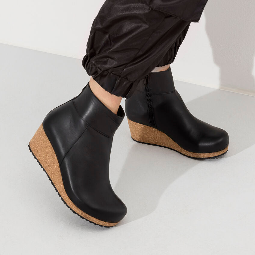 Ebba : Black
